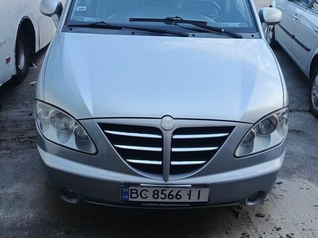 Сірий Cанг Йонг Rodius, об'ємом двигуна 2.7 л та пробігом 300 тис. км за 5000 $, фото 1 на Automoto.ua