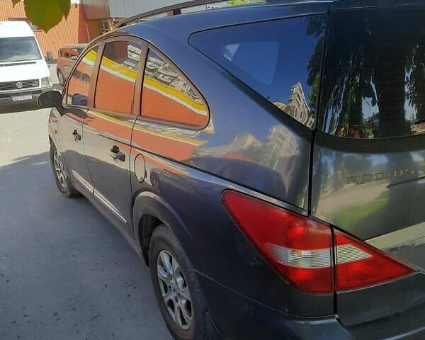 Сірий Cанг Йонг Rodius, об'ємом двигуна 0 л та пробігом 178 тис. км за 3590 $, фото 1 на Automoto.ua