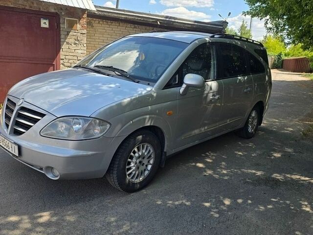 Сірий Cанг Йонг Rodius, об'ємом двигуна 2.7 л та пробігом 300 тис. км за 4000 $, фото 1 на Automoto.ua