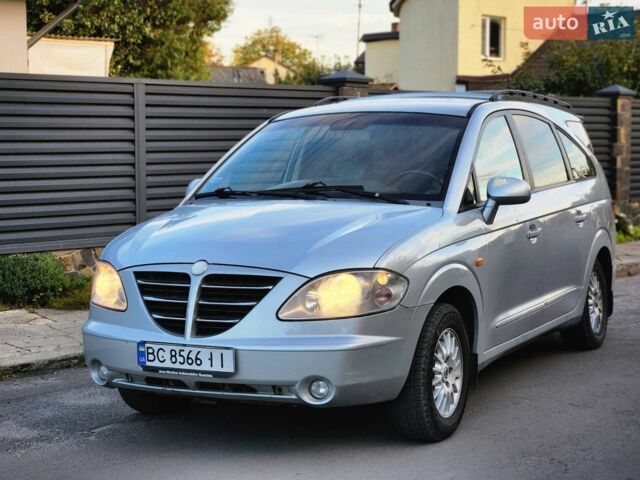 Сірий Cанг Йонг Rodius, об'ємом двигуна 2.7 л та пробігом 312 тис. км за 3950 $, фото 1 на Automoto.ua