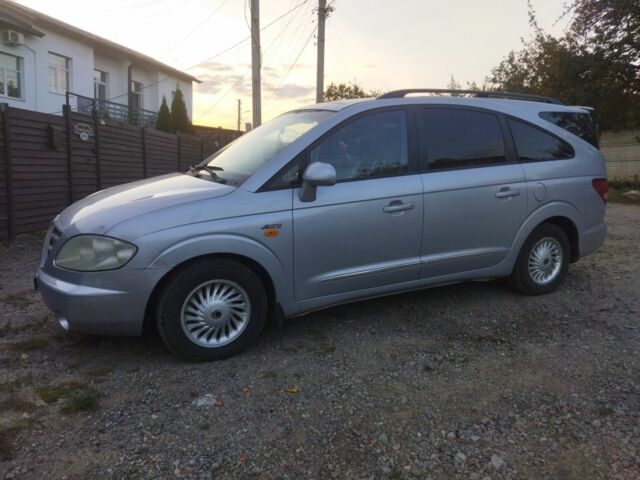 Серый Cанг Йонг Родиус, объемом двигателя 0 л и пробегом 250 тыс. км за 3600 $, фото 1 на Automoto.ua