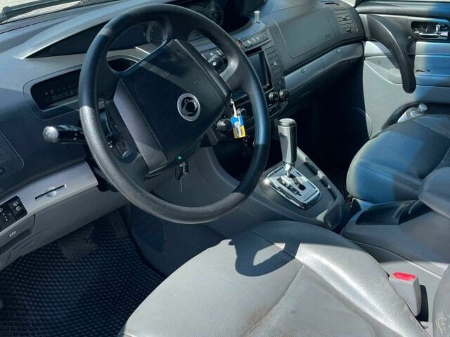Сірий Cанг Йонг Rodius, об'ємом двигуна 0 л та пробігом 350 тис. км за 1788 $, фото 1 на Automoto.ua