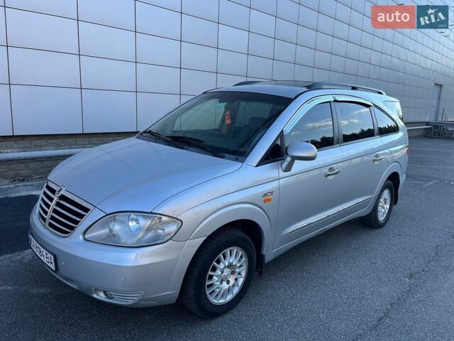 Сірий Cанг Йонг Rodius, об'ємом двигуна 2.7 л та пробігом 201 тис. км за 5700 $, фото 1 на Automoto.ua