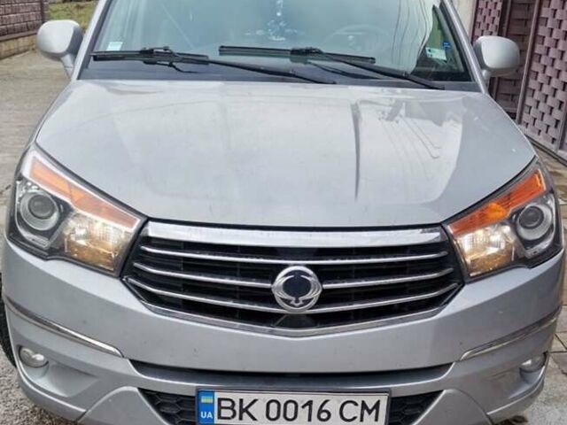 Сірий Cанг Йонг Rodius, об'ємом двигуна 2 л та пробігом 187 тис. км за 10990 $, фото 1 на Automoto.ua