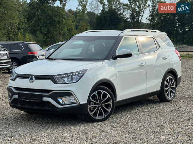 Белый Cанг Йонг XLV, объемом двигателя 1.6 л и пробегом 107 тыс. км за 12600 $, фото 1 на Automoto.ua