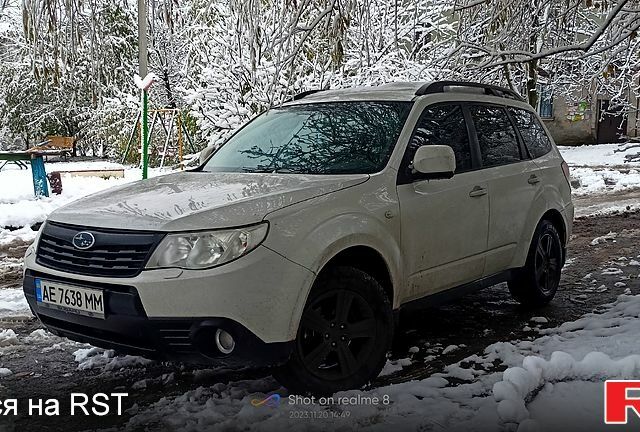 Білий Субару Forester, об'ємом двигуна 2 л та пробігом 250 тис. км за 8000 $, фото 1 на Automoto.ua