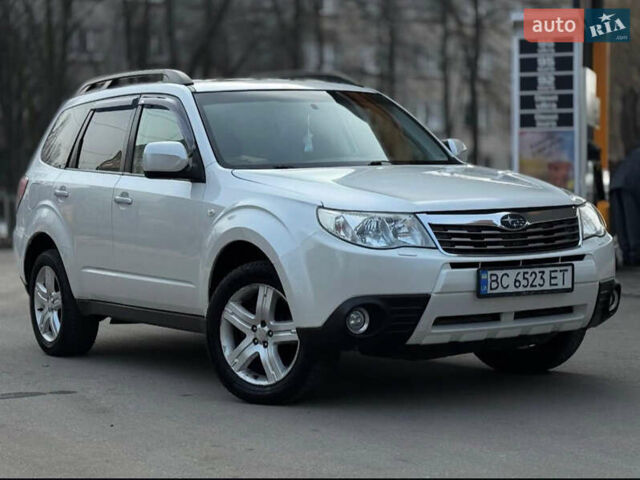 Субару Форестер 2010 в Харькове на Automoto.ua Белый Субару Форестер, объемом двигателя 1.99 л и пробегом 227 тыс. км за 7500 $, фото 1 на Automoto.ua