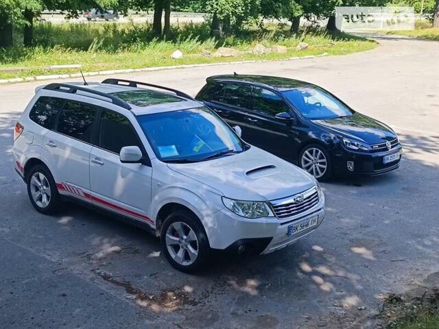 Білий Субару Forester, об'ємом двигуна 2 л та пробігом 290 тис. км за 9900 $, фото 1 на Automoto.ua