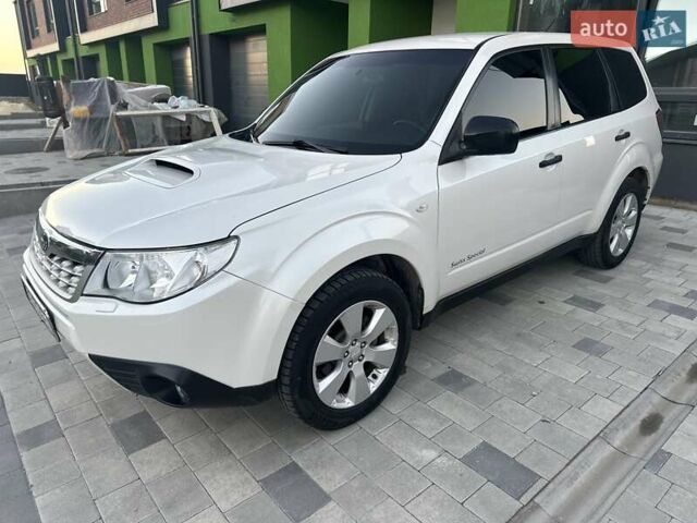 Белый Субару Форестер, объемом двигателя 2 л и пробегом 257 тыс. км за 8900 $, фото 1 на Automoto.ua