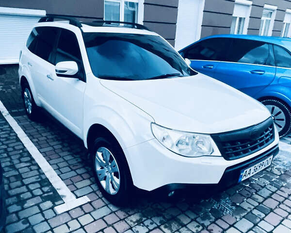 Белый Субару Форестер, объемом двигателя 2 л и пробегом 197 тыс. км за 9600 $, фото 1 на Automoto.ua