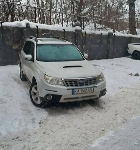 Белый Субару Форестер, объемом двигателя 2 л и пробегом 223 тыс. км за 7200 $, фото 1 на Automoto.ua