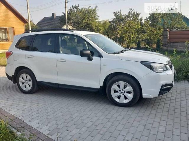 Белый Субару Форестер, объемом двигателя 2 л и пробегом 330 тыс. км за 11500 $, фото 1 на Automoto.ua