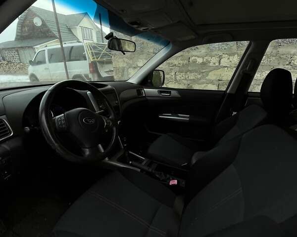 Чорний Субару Forester, об'ємом двигуна 2 л та пробігом 250 тис. км за 3200 $, фото 1 на Automoto.ua