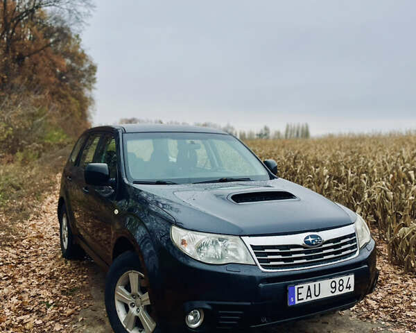 Черный Субару Форестер, объемом двигателя 2 л и пробегом 300 тыс. км за 5150 $, фото 1 на Automoto.ua