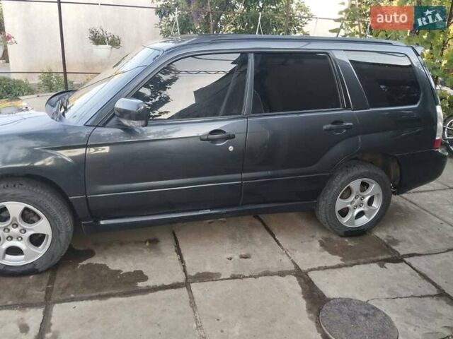 Серый Субару Форестер, объемом двигателя 2 л и пробегом 270 тыс. км за 6300 $, фото 1 на Automoto.ua