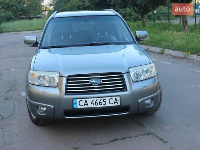 Серый Субару Форестер, объемом двигателя 2 л и пробегом 275 тыс. км за 6200 $, фото 1 на Automoto.ua