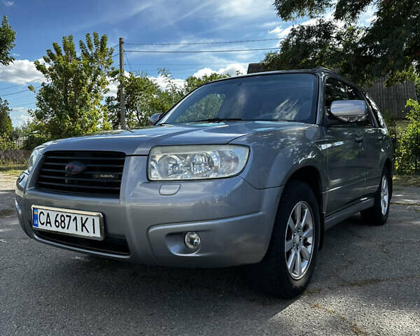 Серый Субару Форестер, объемом двигателя 2 л и пробегом 280 тыс. км за 7500 $, фото 1 на Automoto.ua
