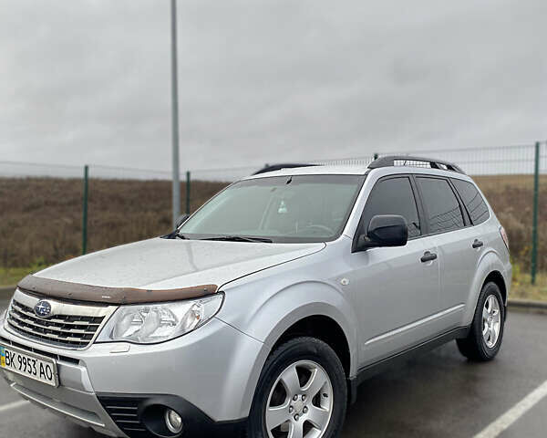 Сірий Субару Forester, об'ємом двигуна 2 л та пробігом 210 тис. км за 9500 $, фото 1 на Automoto.ua