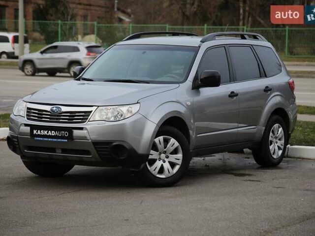 Серый Субару Форестер, объемом двигателя 2 л и пробегом 49 тыс. км за 11500 $, фото 1 на Automoto.ua