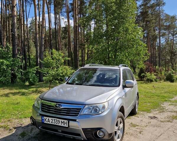 Сірий Субару Forester, об'ємом двигуна 2 л та пробігом 260 тис. км за 8800 $, фото 1 на Automoto.ua