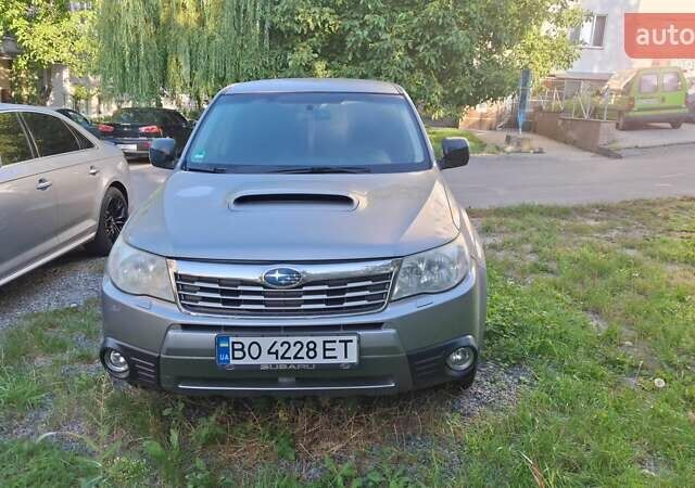 Сірий Субару Forester, об'ємом двигуна 2 л та пробігом 246 тис. км за 10000 $, фото 1 на Automoto.ua
