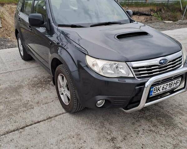 Сірий Субару Forester, об'ємом двигуна 2 л та пробігом 235 тис. км за 9498 $, фото 1 на Automoto.ua