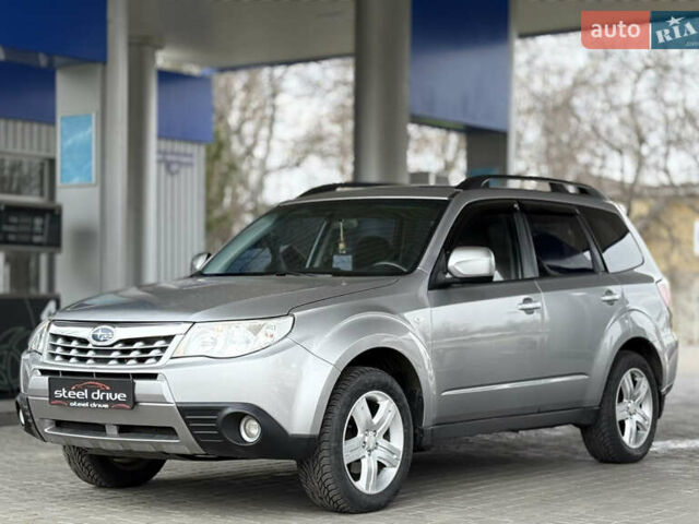 Серый Субару Форестер, объемом двигателя 2.46 л и пробегом 228 тыс. км за 8799 $, фото 1 на Automoto.ua