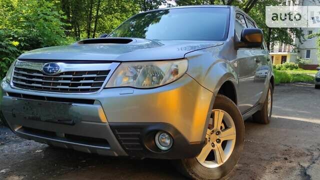 Сірий Субару Forester, об'ємом двигуна 2 л та пробігом 204 тис. км за 7370 $, фото 1 на Automoto.ua