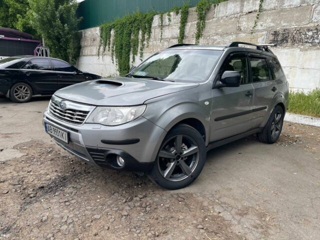 Серый Субару Форестер, объемом двигателя 2 л и пробегом 200 тыс. км за 4900 $, фото 1 на Automoto.ua