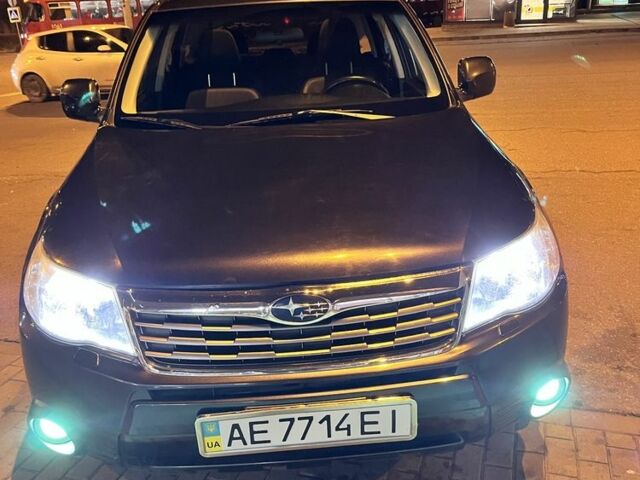 Серый Субару Форестер, объемом двигателя 2 л и пробегом 176 тыс. км за 10000 $, фото 1 на Automoto.ua