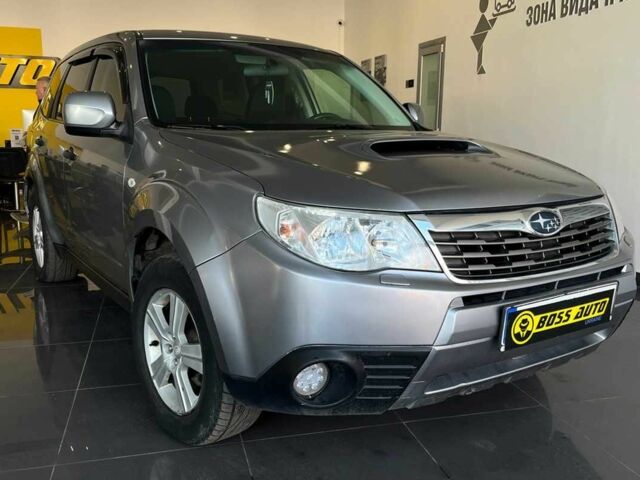 Серый Субару Форестер, объемом двигателя 2 л и пробегом 252 тыс. км за 7500 $, фото 1 на Automoto.ua