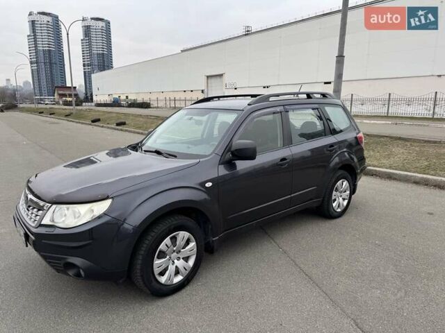 Сірий Субару Forester, об'ємом двигуна 1.99 л та пробігом 153 тис. км за 10200 $, фото 1 на Automoto.ua