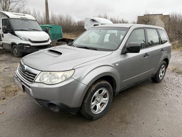 Серый Субару Форестер, объемом двигателя 2 л и пробегом 236 тыс. км за 3800 $, фото 1 на Automoto.ua