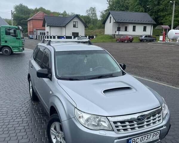 Серый Субару Форестер, объемом двигателя 2 л и пробегом 236 тыс. км за 8500 $, фото 1 на Automoto.ua