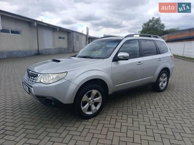 Сірий Субару Forester, об'ємом двигуна 1.99 л та пробігом 239 тис. км за 8500 $, фото 1 на Automoto.ua