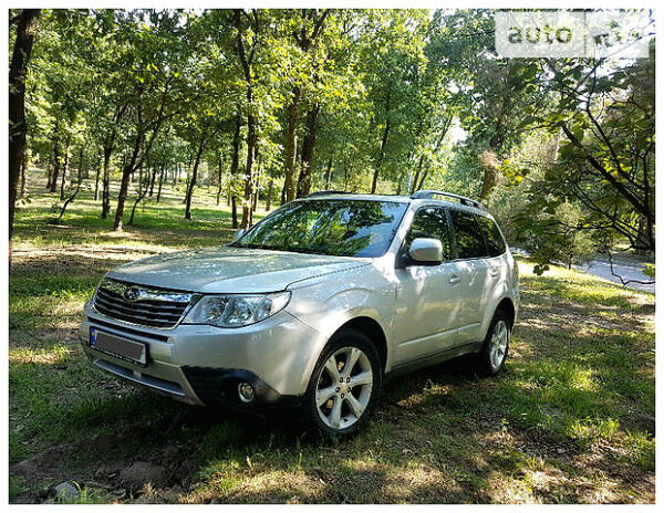 Сірий Субару Forester, об'ємом двигуна 2 л та пробігом 130 тис. км за 11900 $, фото 1 на Automoto.ua