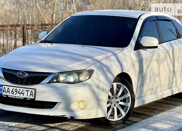Белый Субару Импреза, объемом двигателя 2 л и пробегом 150 тыс. км за 5850 $, фото 1 на Automoto.ua
