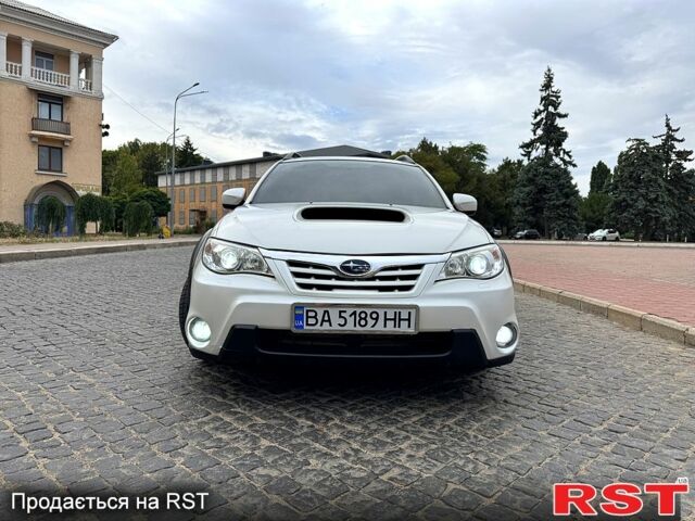 Белый Субару Импреза, объемом двигателя 2 л и пробегом 240 тыс. км за 10000 $, фото 1 на Automoto.ua