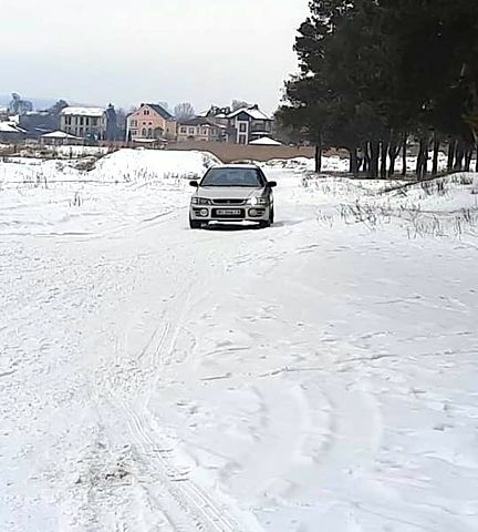 Субару Импреза, объемом двигателя 1.6 л и пробегом 150 тыс. км за 2500 $, фото 1 на Automoto.ua