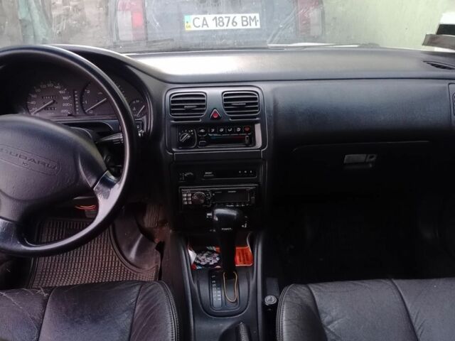 Белый Субару Легаси, объемом двигателя 2 л и пробегом 200 тыс. км за 2000 $, фото 1 на Automoto.ua