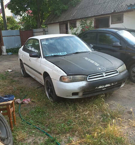 Белый Субару Легаси, объемом двигателя 2.2 л и пробегом 186 тыс. км за 1250 $, фото 1 на Automoto.ua