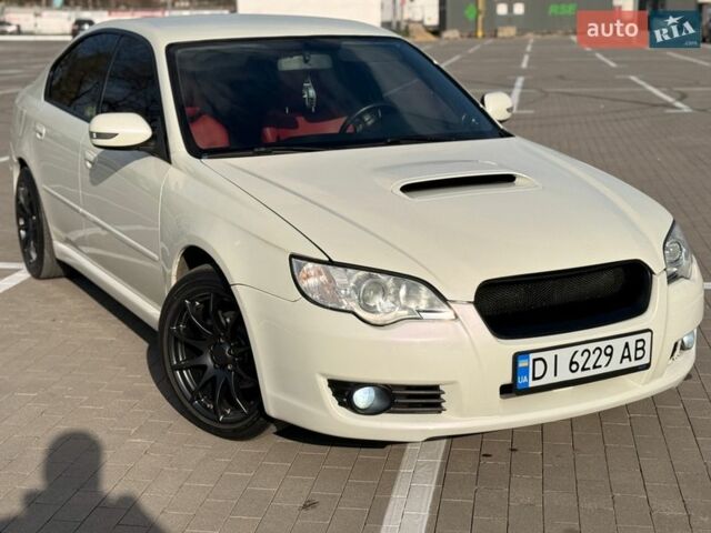 Белый Субару Легаси, объемом двигателя 2 л и пробегом 160 тыс. км за 5750 $, фото 1 на Automoto.ua