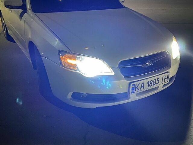 Білий Субару Легасі, об'ємом двигуна 3 л та пробігом 265 тис. км за 5500 $, фото 1 на Automoto.ua