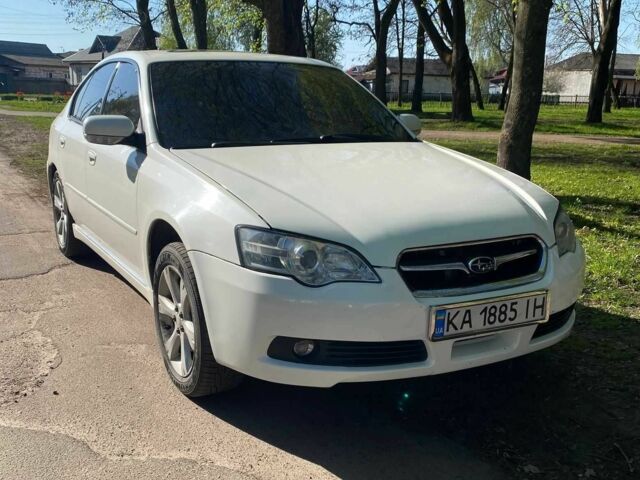 Белый Субару Легаси, объемом двигателя 3 л и пробегом 216 тыс. км за 4700 $, фото 1 на Automoto.ua