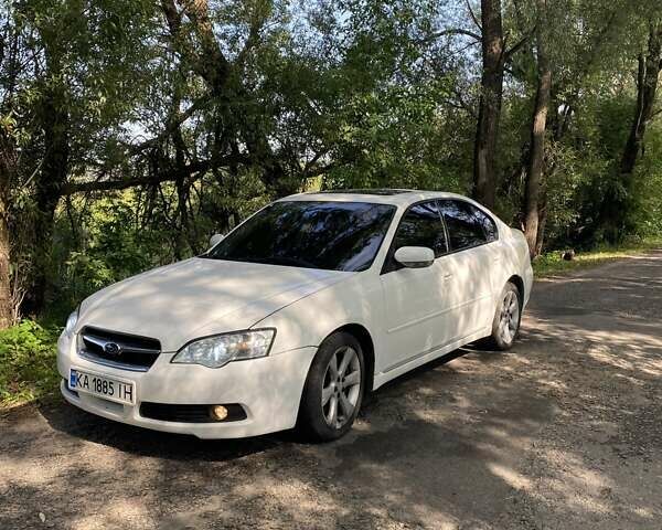 Белый Субару Легаси, объемом двигателя 3 л и пробегом 250 тыс. км за 4700 $, фото 1 на Automoto.ua