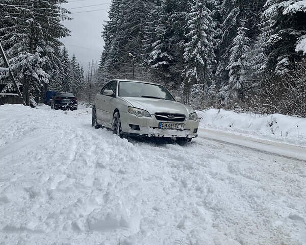 Белый Субару Легаси, объемом двигателя 1.99 л и пробегом 224 тыс. км за 6000 $, фото 1 на Automoto.ua