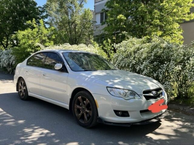 Білий Субару Легасі, об'ємом двигуна 2 л та пробігом 203 тис. км за 3000 $, фото 1 на Automoto.ua
