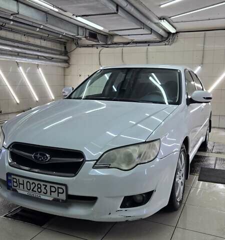 Белый Субару Легаси, объемом двигателя 1.99 л и пробегом 492 тыс. км за 5000 $, фото 1 на Automoto.ua