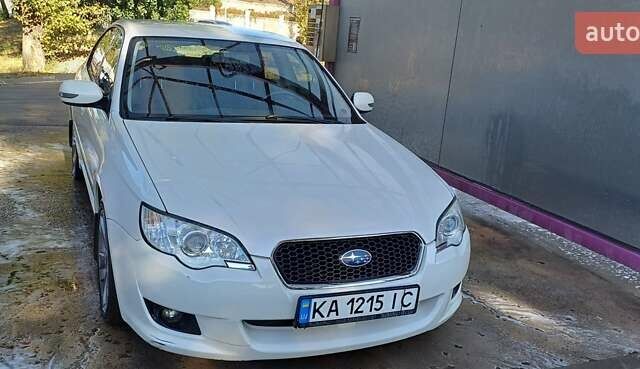 Білий Субару Легасі, об'ємом двигуна 2.5 л та пробігом 225 тис. км за 7450 $, фото 1 на Automoto.ua