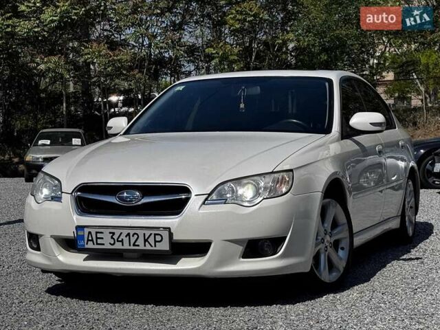 Белый Субару Легаси, объемом двигателя 1.99 л и пробегом 250 тыс. км за 6700 $, фото 1 на Automoto.ua